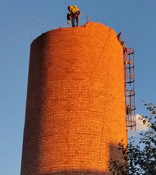 深圳煙囪拆除公司:專業(yè)安全與環(huán)境效益的雙贏之道